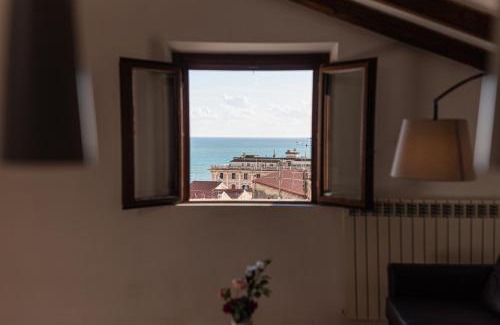 Rione Duomo Apartamento | Terrazzo Privato & Vista sul Mare nel Centro Storico & Wi-Fi - Casa Dorotea