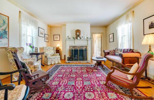 Midlothian Casa | Terre Haute Manor Farmhouse with Gardens and Deck!