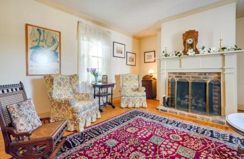 Midlothian Casa | Terre Haute Manor Farmhouse with Gardens and Deck!
