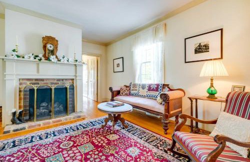 Midlothian Casa | Terre Haute Manor Farmhouse with Gardens and Deck!