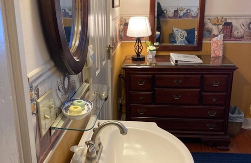 Burnsville Hotel | Terrell House B&B