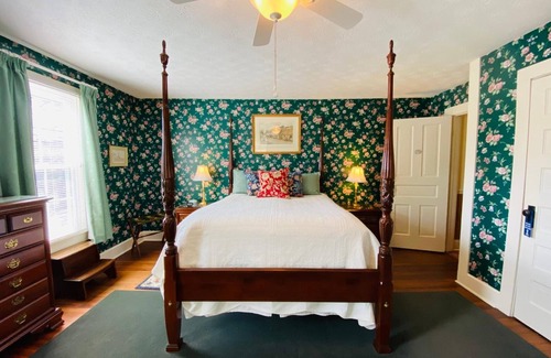 Burnsville Hotel | Terrell House B&B