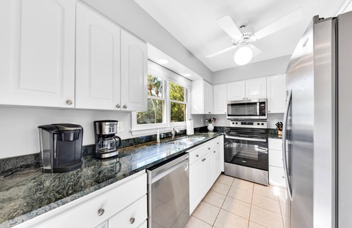 Tarpon Pond Casa | Terrific 4 BR/2BA Tarpon Cottage! Great Location! Amenity Cards!