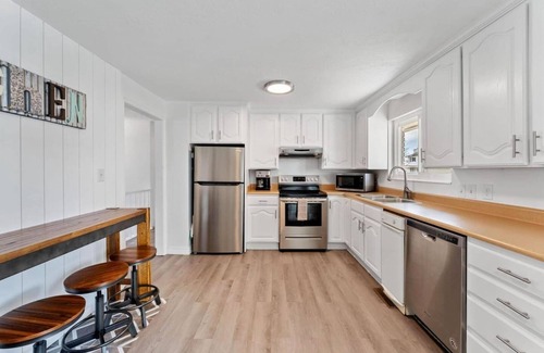 Orem Casa | Terrific 6 Bedrooms & 3 Baths. Waffles & Pets too!