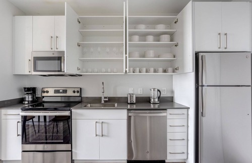 St. Elizabeth's Apartamento | Terrific Brighton 2BR w/ Gym & W/D, nr Transport Stops, by Blueground