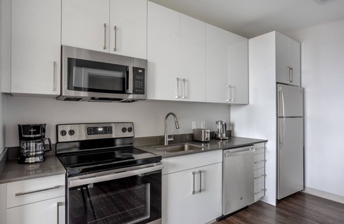St. Elizabeth's Apartamento | Terrific Brighton 2BR w/ Gym & W/D, nr Transport Stops, by Blueground