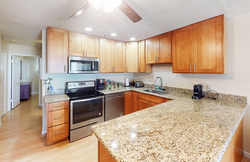 Ualapue Apartamento | Terrific Condo w/Free WiFi, Shared Pool, Tennis Court, Water Views, Shared W/D