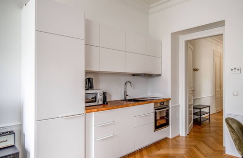 Hietzing Apartamento | Terrific Hietzing 1BR, close to Train Station & Tram, by Blueground