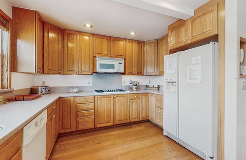 Truckee Casa | Terrific lakefront gem with private hot tub, dock & beach - near skiing & town