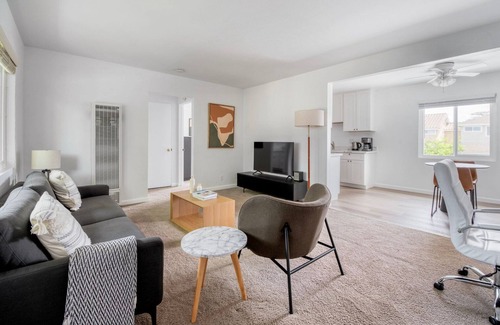 Old Mountain View Apartamento | Terrific Mountain View 1BR w/ Pool & Parking, nr Shops, by Blueground