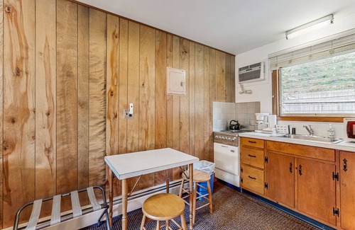 Alton Bay Casa | Terrific studio suite right on the water w/free WiFi, bay views, kitchenette
