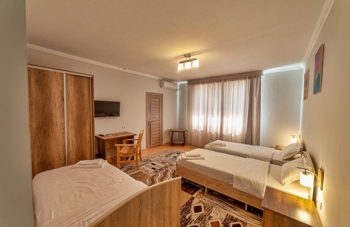 Osh Hotel | Tes Hotel