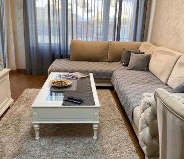 Novi Sad Apartamento | Tesla 70 Apartment with secure parking In the garage