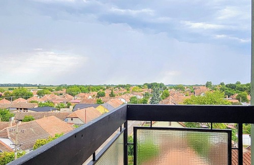 Odzaci Apartamento | TESLA City-View Apartment with Free Parking, Fruits, Coffee & Wi-Fi Wi-Fi