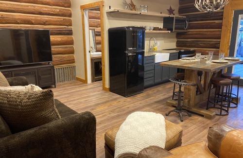 Columbia Falls Cabina | Teton Cabin- Columbia Mountain Ranch