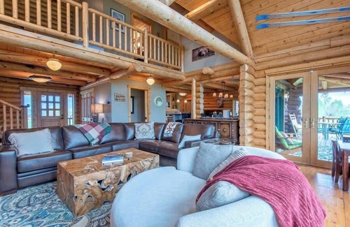Driggs Casa | Teton Dreams Log Cabin with Teton Views & Hot Tub