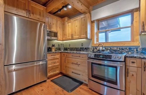 Driggs Casa | Teton Dreams Log Cabin with Teton Views & Hot Tub