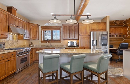 Victor Cabina | Restful Adventure Cabin at Bronze Buffalo Ranch includes resort amenity access!