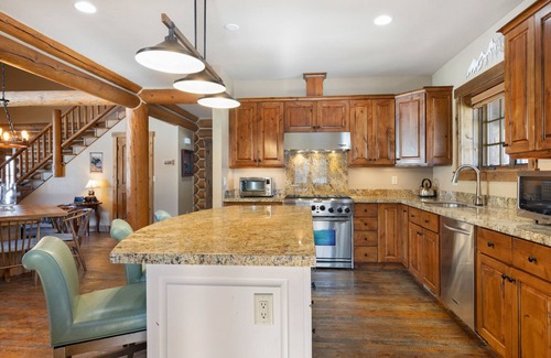 Victor Cabina | Restful Adventure Cabin at Bronze Buffalo Ranch includes resort amenity access!