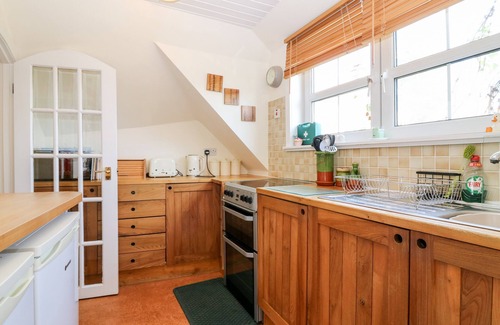 Jedburgh Cabaña | TEVIOT VIEW COTTAGE, pet friendly, with a garden in Ancrum