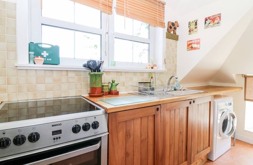 Jedburgh Cabaña | TEVIOT VIEW COTTAGE, pet friendly, with a garden in Ancrum