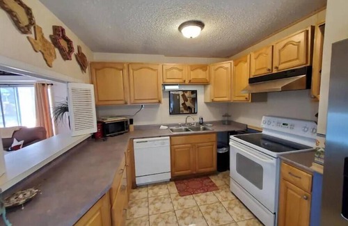 Channelview Casa | Texas Retreat Near I-10