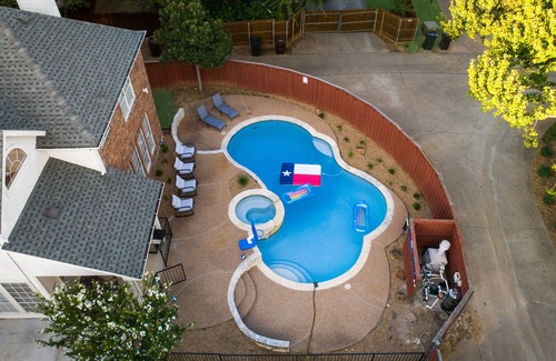 Plano Casa | Texas Size 5Bed 3.5Bath, Heated Spa, Pool