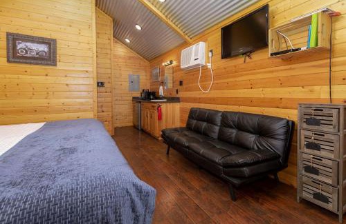 Pipe Creek Casa | Texas State Glamping Getaways to Nature in this Cute Log Cabin near Austin