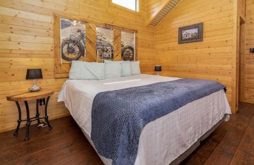 Pipe Creek Casa | Texas State Glamping Getaways to Nature in this Cute Log Cabin near Austin