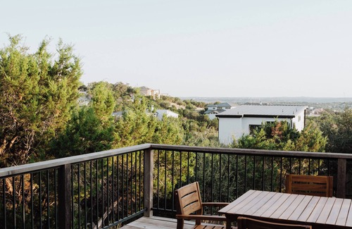 Lakewind Estates Casa | Texas Street - Hill Country Home and Venue