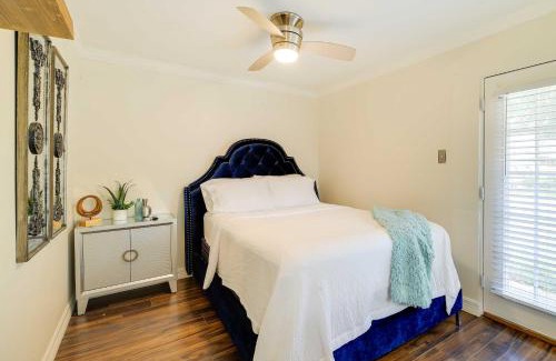 Riverside Terrace Apartamento | Texas Studio with Pool Access, 1 Mi to TDECU Stadium