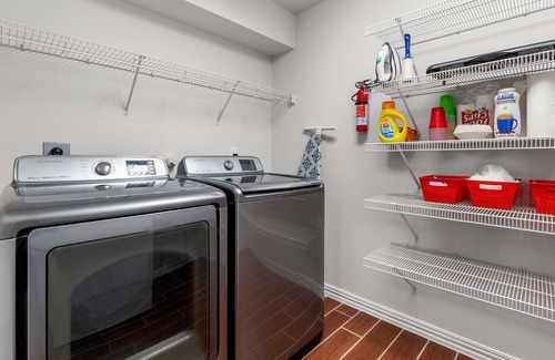 West San Antonio Casa | Texas Two Step - welcoming getaway at the steps of Sea World, near BMT!
