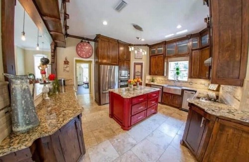 Brookston Casa | Texas Vacation Home with Infrared Sauna, Hot Tub, and more!