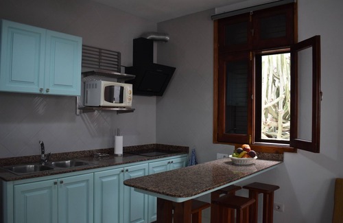 Puerto de las Nieves Apartamento | Los Nudos. Apartamento acogedor con patio privado
