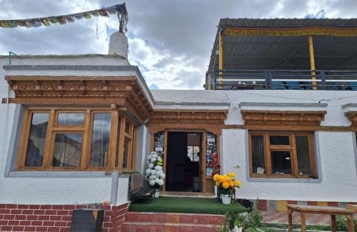 Leh Cama Y Desayuno | Thanckar Cottage Ladakh By LexStays