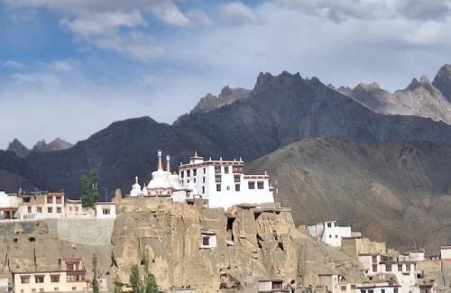 Leh Cama Y Desayuno | Thanckar Cottage Ladakh By LexStays