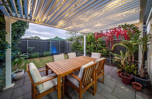 Parkside Casa | That 70s Cottage Parkside Cottage Backyard WiFi