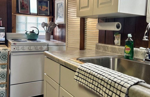 Chesterton Apartamento | That 70’s Loft- Peace, Love and a Funky Stay!