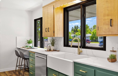 West End Casa | "That-Place!" Brand new remodel. 3 queen bedrooms, 2 full baths,2 living rooms.