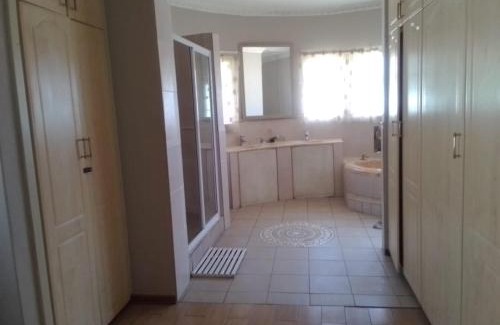 Mahikeng Casa | Thatch Haven Guesthouse