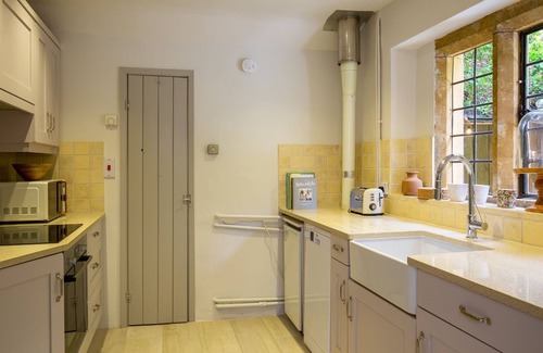 Great Tew Cabaña | Thatch on the Green - Beautiful cottage near Soho Farmhouse. Pet friendly.