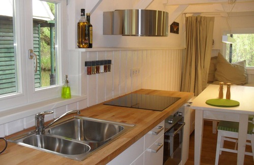 Goldberg Casa | Casa de botes con techo de paja Goldberg