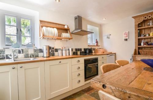 Charmouth Casa | Thatched Cottage