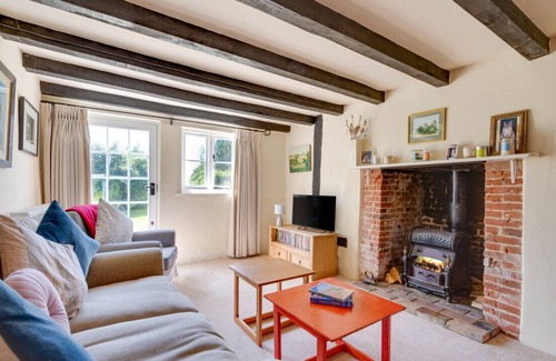 Bures Casa | Thatched Cottage - Tres Habitaciones Casa, Capacidad 4