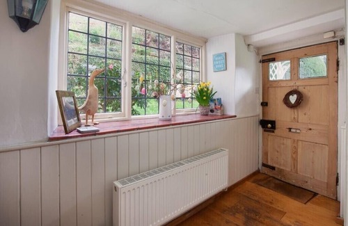 Combeinteignhead Otro | Thatched Devon longhouse, close to sea, with private indoor swimming pool.