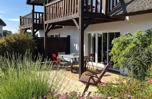 Loddin Casa | NORDLICHT - casa con techo de paja con vistas al remanso