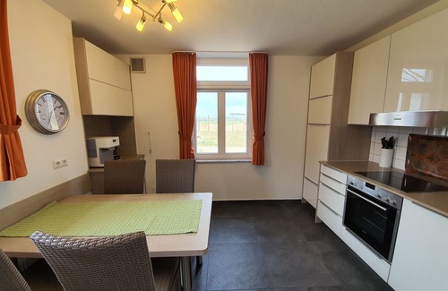 Stolpe auf Usedom Apartamento | Techo de paja, 2 pisos, 82m², terraza privada, WiFi, 6 personas, 2 habitaciones, baño grande,