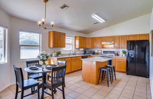 Thatcher Casa | Thatcher Home w/ Fenced Backyard: 3 Mi to Downtown