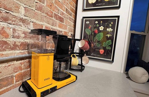 De Pere Apartamento | Newly renovated downtown historic loft.