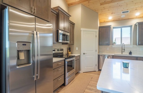 Moses Lake Casa | The 19th Green ~ A private lake house on Legacy Golf Course.